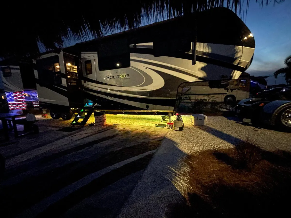 Fifth wheel with warm amber underglow